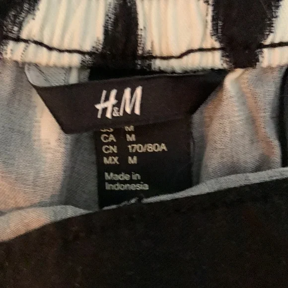 hm shorts new size medium - Picture 2 of 2